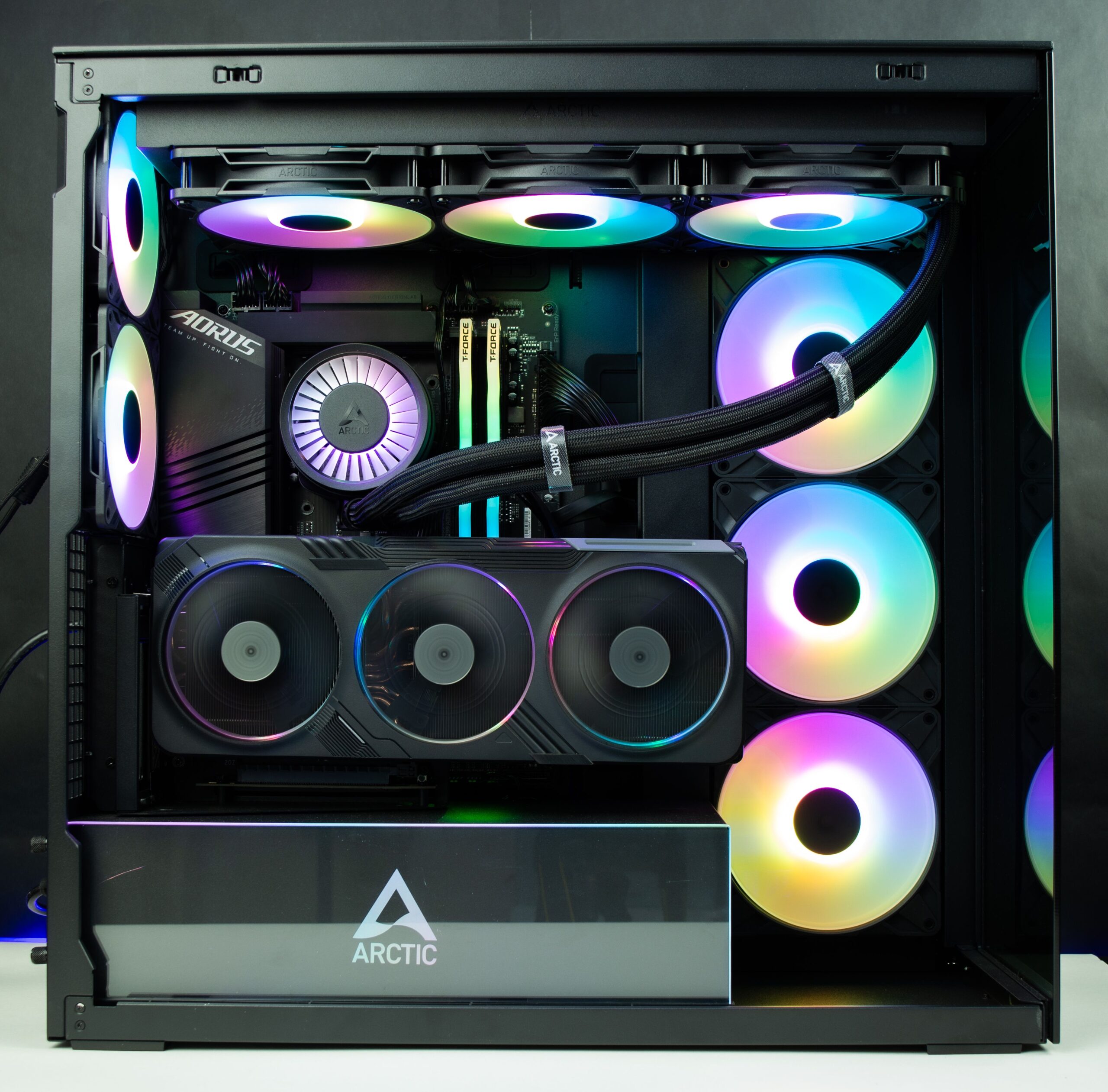 مراجعة صندوق الحاسب Arctic Xtender VG